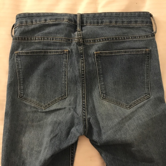 H&M Lightwash Skinny Jeans - Picture 3 of 4
